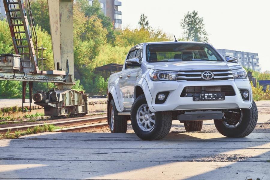  Arctic Trucks Toyota Hilux NG AT33 2016 года  (фото 3 из 11)